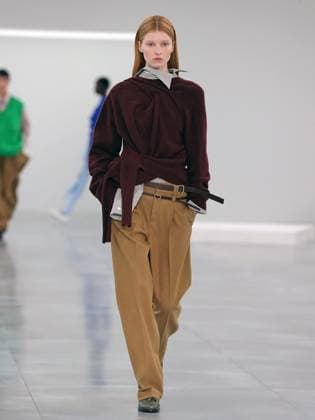 PFW - Issey Miyake Runway A model walks the runway during the Issey Miyake Womenswear Fall Winter 2025-2026 show as part of Paris Fashion, on March 7, 2025 in Paris, France. Photo by Alain-Gil Gonzalez ABACAPRESS.COM Paris France  Copyright: xGonzalezxAlain-Gil ABACAx