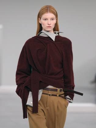 PFW - Issey Miyake Runway A model walks the runway during the Issey Miyake Womenswear Fall Winter 2025-2026 show as part of Paris Fashion, on March 7, 2025 in Paris, France. Photo by Alain-Gil Gonzalez ABACAPRESS.COM Paris France  Copyright: xGonzalezxAlain-Gil ABACAx