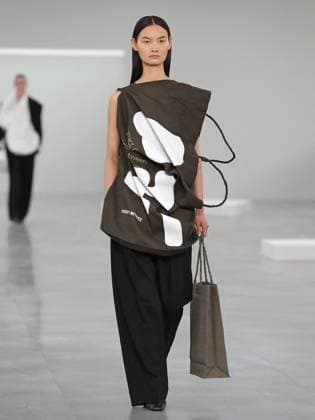 PFW - Issey Miyake Runway A model walks the runway during the Issey Miyake Womenswear Fall Winter 2025-2026 show as part of Paris Fashion, on March 7, 2025 in Paris, France. Photo by Alain-Gil Gonzalez ABACAPRESS.COM Paris France  Copyright: xGonzalezxAlain-Gil ABACAx