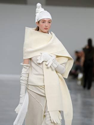 PFW - Issey Miyake Runway A model walks the runway during the Issey Miyake Womenswear Fall Winter 2025-2026 show as part of Paris Fashion, on March 7, 2025 in Paris, France. Photo by Alain-Gil Gonzalez ABACAPRESS.COM Paris France  Copyright: xGonzalezxAlain-Gil ABACAx