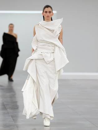 PFW - Issey Miyake Runway A model walks the runway during the Issey Miyake Womenswear Fall Winter 2025-2026 show as part of Paris Fashion, on March 7, 2025 in Paris, France. Photo by Alain-Gil Gonzalez ABACAPRESS.COM Paris France  Copyright: xGonzalezxAlain-Gil ABACAx