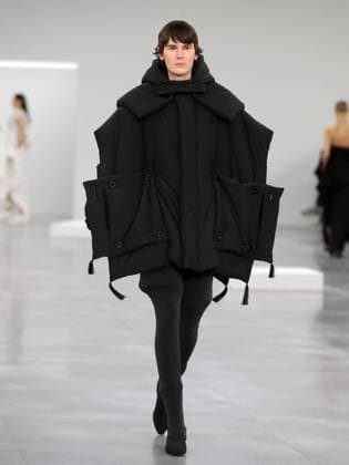 PFW - Issey Miyake Runway A model walks the runway during the Issey Miyake Womenswear Fall Winter 2025-2026 show as part of Paris Fashion, on March 7, 2025 in Paris, France. Photo by Alain-Gil Gonzalez ABACAPRESS.COM Paris France  Copyright: xGonzalezxAlain-Gil ABACAx