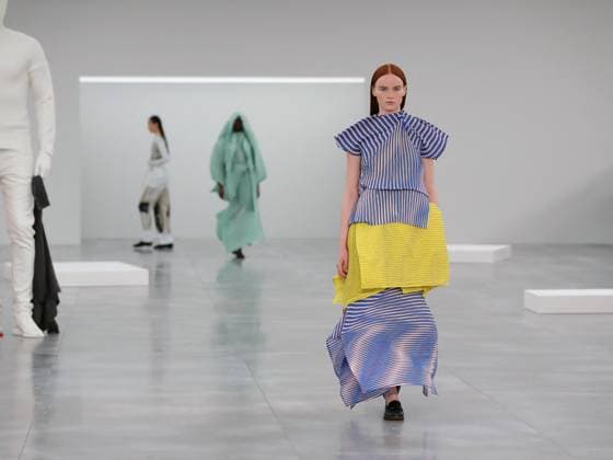 PFW - Issey Miyake Runway A model walks the runway during the Issey Miyake Womenswear Fall Winter 2025-2026 show as part of Paris Fashion, on March 7, 2025 in Paris, France. Photo by Alain-Gil Gonzalez ABACAPRESS.COM Paris France  Copyright: xGonzalezxAlain-Gil ABACAx