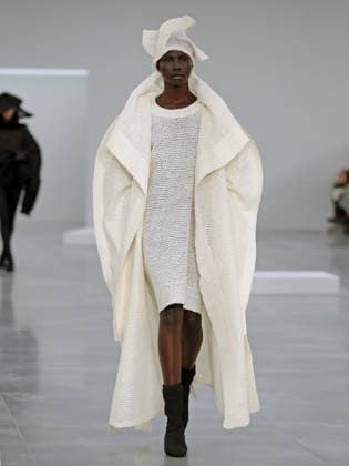 PFW - Issey Miyake Runway A model walks the runway during the Issey Miyake Womenswear Fall Winter 2025-2026 show as part of Paris Fashion, on March 7, 2025 in Paris, France. Photo by Alain-Gil Gonzalez ABACAPRESS.COM Paris France  Copyright: xGonzalezxAlain-Gil ABACAx