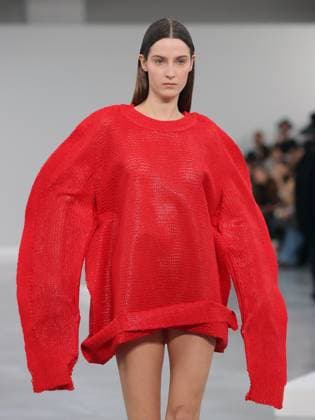 PFW - Issey Miyake Runway A model walks the runway during the Issey Miyake Womenswear Fall Winter 2025-2026 show as part of Paris Fashion, on March 7, 2025 in Paris, France. Photo by Alain-Gil Gonzalez ABACAPRESS.COM Paris France  Copyright: xGonzalezxAlain-Gil ABACAx