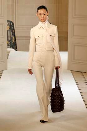 Giambattista Valli Ready to wear fall winter 2025 26 Paris March 2005 Giambattista Valli Ready to wear fall winter 2025 26 Paris March 2005, Credit:Zeppelin Avalon  Copyright: xZeppelinx xAvalonx 0973647966