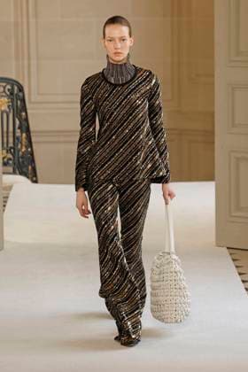 Giambattista Valli Ready to wear fall winter 2025 26 Paris March 2005 Giambattista Valli Ready to wear fall winter 2025 26 Paris March 2005, Credit:Zeppelin Avalon  Copyright: xZeppelinx xAvalonx 0973648326