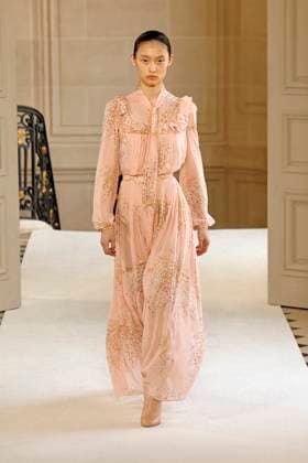 Giambattista Valli Ready to wear fall winter 2025 26 Paris March 2005 Giambattista Valli Ready to wear fall winter 2025 26 Paris March 2005, Credit:Zeppelin Avalon  Copyright: xZeppelinx xAvalonx 0973648367