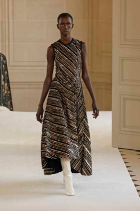 Giambattista Valli Ready to wear fall winter 2025 26 Paris March 2005 Giambattista Valli Ready to wear fall winter 2025 26 Paris March 2005, Credit:Zeppelin Avalon  Copyright: xZeppelinx xAvalonx 0973648470