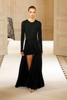 Giambattista Valli Ready to wear fall winter 2025 26 Paris March 2005 Giambattista Valli Ready to wear fall winter 2025 26 Paris March 2005, Credit:Zeppelin Avalon  Copyright: xZeppelinx xAvalonx 0973648857