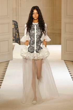 Giambattista Valli Ready to wear fall winter 2025 26 Paris March 2005 Giambattista Valli Ready to wear fall winter 2025 26 Paris March 2005, Credit:Zeppelin Avalon  Copyright: xZeppelinx xAvalonx 0973648895