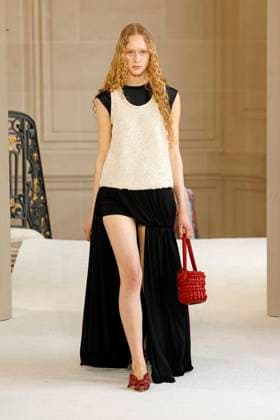 Giambattista Valli Ready to wear fall winter 2025 26 Paris March 2005 Giambattista Valli Ready to wear fall winter 2025 26 Paris March 2005, Credit:Zeppelin Avalon  Copyright: xZeppelinx xAvalonx 0973648936