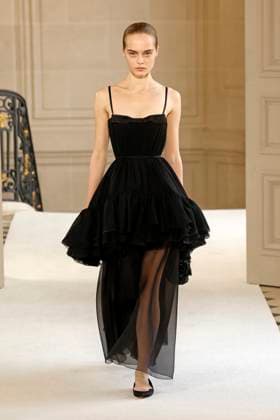 Giambattista Valli Ready to wear fall winter 2025 26 Paris March 2005 Giambattista Valli Ready to wear fall winter 2025 26 Paris March 2005, Credit:Zeppelin Avalon  Copyright: xZeppelinx xAvalonx 0973649015