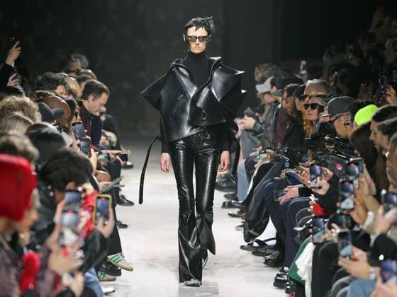 Alain-Gil Gonzalez - PFW - Junya Watanabe Runway - Bela A model walks the runway during the Junya Watanabe Womenswear Fall Winter 2025-2026 show as part of Paris Fashion, on March 8, 2025 in Paris, France. Photo by Alain-Gil Gonzalez ABACAPRESS.COM Paris France  Copyright: xGonzalezxAlain-Gil ABACAx