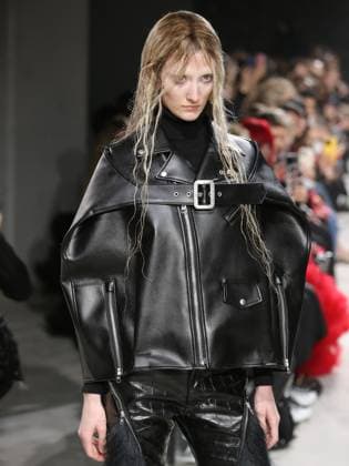 Alain-Gil Gonzalez - PFW - Junya Watanabe Runway - Bela A model walks the runway during the Junya Watanabe Womenswear Fall Winter 2025-2026 show as part of Paris Fashion, on March 8, 2025 in Paris, France. Photo by Alain-Gil Gonzalez ABACAPRESS.COM Paris France  Copyright: xGonzalezxAlain-Gil ABACAx