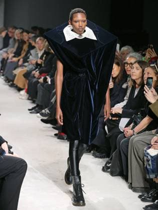 Alain-Gil Gonzalez - PFW - Junya Watanabe Runway - Bela A model walks the runway during the Junya Watanabe Womenswear Fall Winter 2025-2026 show as part of Paris Fashion, on March 8, 2025 in Paris, France. Photo by Alain-Gil Gonzalez ABACAPRESS.COM Paris France  Copyright: xGonzalezxAlain-Gil ABACAx