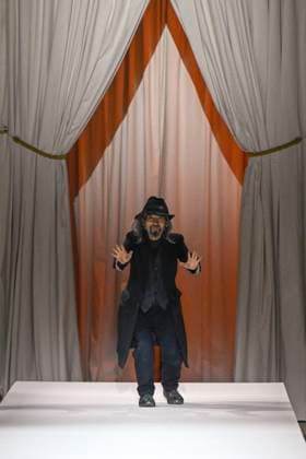 Paris Fashion Week, Yohji Yamamoto Modenschau Yohji Yamamoto Fall Winter 2025 2026 Ready to Wear Collection fashion show during Paris Fashion Week PFW Designer Yohji Yamamoto Yohji Yamamoto Fall Winter 2025 2026 Ready to Wear Collection fashion show during Paris Fashion Week PFW on March 7, 2025 Yohji Yamamoto Fall Winter 2025 2026 Ready to Wear Collection fashion show during Paris Fashion Week PFW on March 7, 2025 Paris France  Copyright: xAgencex xBestimagexAgencex xBestimagex