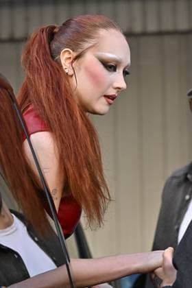 PFW Ludovic de Saint Sernin Outside Arrivals Chappell Roan arriving at Ludovic de Saint Sernin show during Paris Fashion Week in Paris, France on March 8, 2025. Photo by Julien Reynaud APS-Medias ABACAPRESS.COM Paris France  Copyright: xReynaudxJulien APS-Medias ABACAx