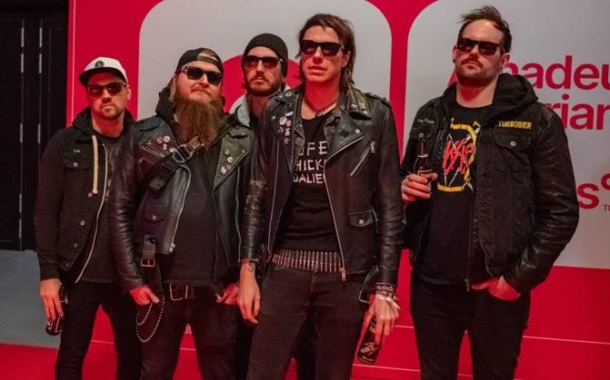 20250307 Red Carpet Verleihung 25. Amadeus Austrian Music Awards WIEN, OESTERREICH - 07. MAERZ: Nominierte fuer die 25. Amadeus Austria Music Award 2025 in der Genre-Kategorie -Hard and Heavy- Punk- Rock-Band TURBOBIER bei ihrer Ankunft am Redcarpet anlaesslich der Verleihung des 25. Amadeus Austria Music Awards 2025 in der MARX Halle am 07. Maerz 20253 in Wien, Oesterreich. 250307_SEPA_17_146 Copyright: xIsabellexOuvrardx SEPAxMedia