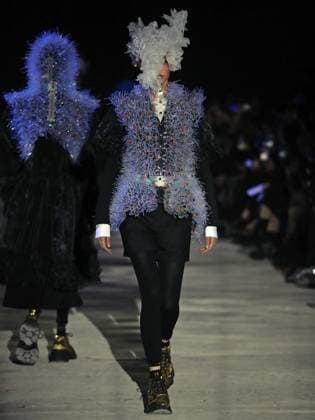 PFW - Noir Kei Ninomiya Runway A model walks the runway during the Noir Kei Ninomiya Womenswear Fall Winter 2025-2026 show as part of Paris Fashion, on March 8, 2025 in Paris, France. Photo by Alain-Gil Gonzalez ABACAPRESS.COM Paris France  Copyright: xGonzalezxAlain-Gil ABACAx