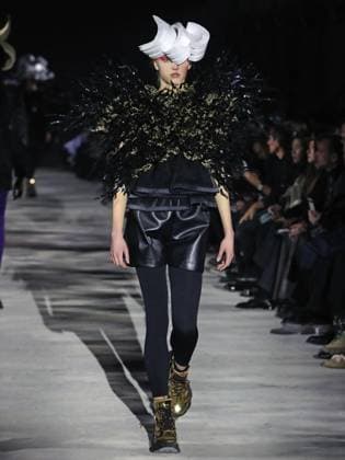PFW - Noir Kei Ninomiya Runway A model walks the runway during the Noir Kei Ninomiya Womenswear Fall Winter 2025-2026 show as part of Paris Fashion, on March 8, 2025 in Paris, France. Photo by Alain-Gil Gonzalez ABACAPRESS.COM Paris France  Copyright: xGonzalezxAlain-Gil ABACAx