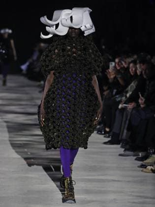PFW - Noir Kei Ninomiya Runway A model walks the runway during the Noir Kei Ninomiya Womenswear Fall Winter 2025-2026 show as part of Paris Fashion, on March 8, 2025 in Paris, France. Photo by Alain-Gil Gonzalez ABACAPRESS.COM Paris France  Copyright: xGonzalezxAlain-Gil ABACAx