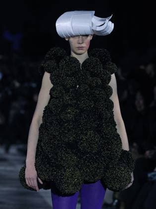 PFW - Noir Kei Ninomiya Runway A model walks the runway during the Noir Kei Ninomiya Womenswear Fall Winter 2025-2026 show as part of Paris Fashion, on March 8, 2025 in Paris, France. Photo by Alain-Gil Gonzalez ABACAPRESS.COM Paris France  Copyright: xGonzalezxAlain-Gil ABACAx