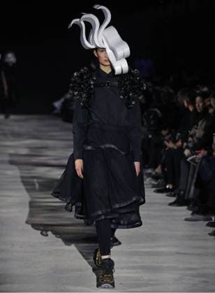 PFW - Noir Kei Ninomiya Runway A model walks the runway during the Noir Kei Ninomiya Womenswear Fall Winter 2025-2026 show as part of Paris Fashion, on March 8, 2025 in Paris, France. Photo by Alain-Gil Gonzalez ABACAPRESS.COM Paris France  Copyright: xGonzalezxAlain-Gil ABACAx