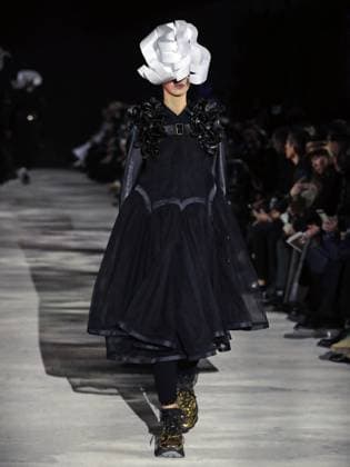 PFW - Noir Kei Ninomiya Runway A model walks the runway during the Noir Kei Ninomiya Womenswear Fall Winter 2025-2026 show as part of Paris Fashion, on March 8, 2025 in Paris, France. Photo by Alain-Gil Gonzalez ABACAPRESS.COM Paris France  Copyright: xGonzalezxAlain-Gil ABACAx
