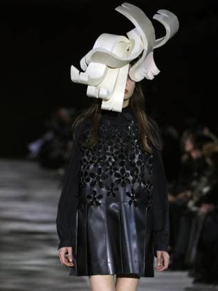 PFW - Noir Kei Ninomiya Runway A model walks the runway during the Noir Kei Ninomiya Womenswear Fall Winter 2025-2026 show as part of Paris Fashion, on March 8, 2025 in Paris, France. Photo by Alain-Gil Gonzalez ABACAPRESS.COM Paris France  Copyright: xGonzalezxAlain-Gil ABACAx