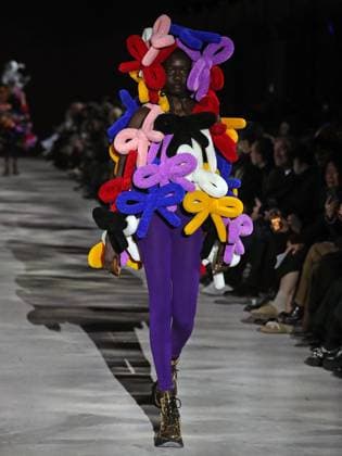 PFW - Noir Kei Ninomiya Runway A model walks the runway during the Noir Kei Ninomiya Womenswear Fall Winter 2025-2026 show as part of Paris Fashion, on March 8, 2025 in Paris, France. Photo by Alain-Gil Gonzalez ABACAPRESS.COM Paris France  Copyright: xGonzalezxAlain-Gil ABACAx
