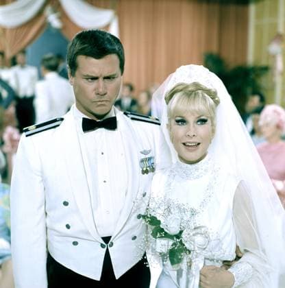 I DREAM OF JEANNIE, from left, Larry Hagman, Barbara Eden, The Wedding, aired December 2, 1969T4DIDRE EC022 PUBLICATIONXNOTxINxCANxCHNxFRAxITAxJPNxNORxPOLxRUSxESPxUKxUSA Copyright: xx T4DIDRE EC022 T4DIDRE_EC022_H