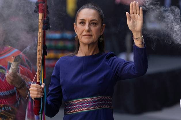 News Bilder des Tages March 8, 2025, Mexico City, Mexico: In the framework of International Women s Day, President Claudia Sheinbaum Pardo led a commemorative ceremony at the National Palace, which was attended by officials of her government. Mexico City Mexico - ZUMAl178 20250308_znp_l178_015 Copyright: xCristianxLeyvax