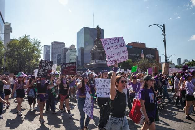 Hundreds of women join the worldwide protest against gender-violence, marching on Reforma Avenue to the main square Zocalo on the occasion of International Women s Day. on March 8, 2025 in Mexico City, Mexico. Mexico City Mexico - ZUMAe321 20250308_zia_e321_084 Copyright: xNataliaxPescadorx