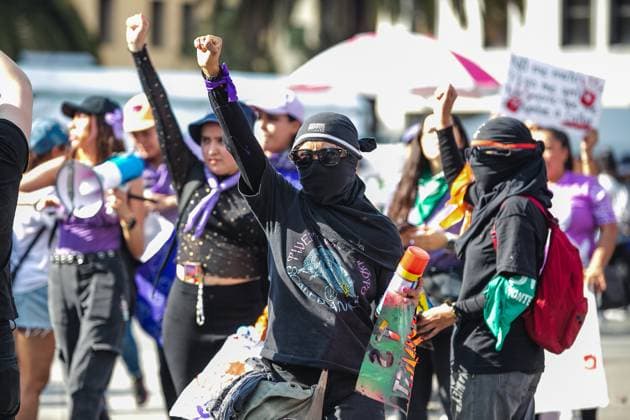 Hundreds of women join the worldwide protest against gender-violence, marching on Reforma Avenue to the main square Zocalo on the occasion of International Women s Day. on March 8, 2025 in Mexico City, Mexico. Mexico City Mexico - ZUMAe321 20250308_zia_e321_087 Copyright: xNataliaxPescadorx