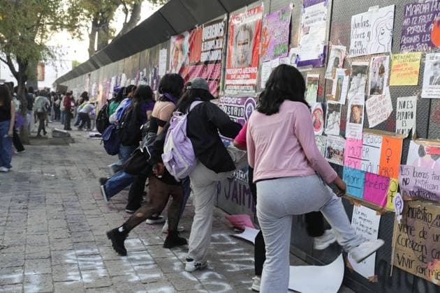 Hundreds of women join the worldwide protest against gender-violence, marching on main streets of Tlaxcala on the occasion of International Women s Day strike. on March 8, 2025 inTlaxcala, Mexico. Mexico City Mexico - ZUMAe321 20250308_zia_e321_121 Copyright: xEssenexHernandezx