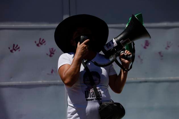 International Women s Day In Mexico A group of women in Ciudad Nezahualcoyotl, State of Mexico, demonstrate outside the Attorney General s Office of the State of Mexico on March 8, 2025, to demand an end to gender violence and sexist violence, justice for the victims of femicide, and punishment for the guilty. Nezahualcoyotl, State of Mexico State of Mexico Mexico  Copyright: xGerardoxVieyrax originalFilename: 1059681893st.jpg