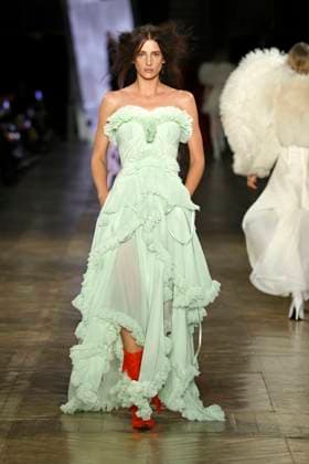 McQueen Ready to wear fall winter 2025 26 Paris March 2005 McQueen Ready to wear fall winter 2025 26 Paris March 2005, Credit:Zeppelin Avalon  Copyright: xZeppelinx xAvalonx 0973965175