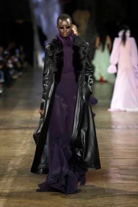 McQueen Ready to wear fall winter 2025 26 Paris March 2005 McQueen Ready to wear fall winter 2025 26 Paris March 2005, Credit:Zeppelin Avalon  Copyright: xZeppelinx xAvalonx 0973965764