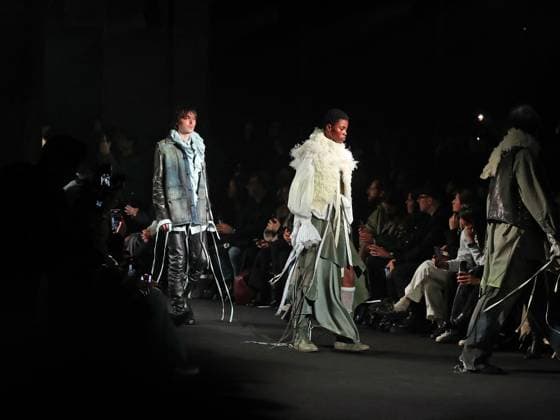 PFW - Ann Demeulemeester Runway Models walk the runway during the Ann Demeulemeester Womenswear Fall Winter 2025-2026 show as part of Paris Fashion Week at Espace des Blancs Manteaux on March 8, 2025 in Paris, France. Photo by Alaain-Gil Gonzalez ABACAPRESS.COM Paris France  Copyright: xGonzalezxAlain-Gil ABACAx