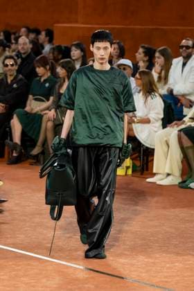 Défilé Lacoste Collection Prêt à Porter Automne Hiver 2025 2026 lors de la Fashion Week de Paris PFW Défilé Lacoste Collection Prêt à Porter Automne Hiver 2025 2026 lors de la Fashion Week de Paris PFW le 9 mars 2025 Lacoste Fall Winter 2025 2026 Ready to Wear Collection fashion show during Paris Fashion Week PFW on March 9, 2025 Paris France  Copyright: xAgencex xBestimagexAgencex xBestimagex