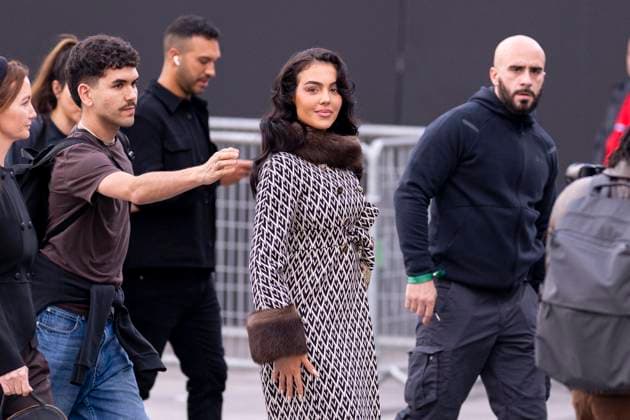 Georgina Rodriguez arrives at the Valentino show during Paris Fashion Week PFW Georgina Rodriguez arrives at the Valentino show during Paris Fashion Week PFW on March 9, 2025 Pierre Perusseau Tiziano da Silva Bestimage Georgina Rodriguez arrives at the Valentino show during Paris Fashion Week PFW on March 9, 2025 Paris France  Copyright: xTizianoxDaxSilvax-xPierrexPerusseaux xBestimagexTizianoxDaxSilvax-xPierrexPerusseaux xBestimagex