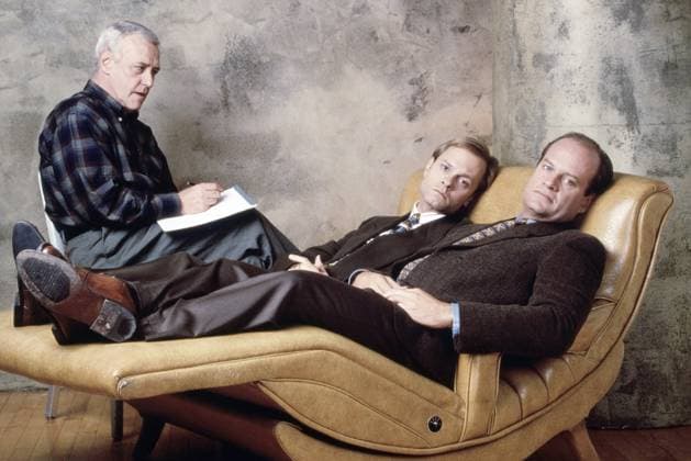 Archivbilder der Woche KW10 FRASIER, from left: John Mahoney, David Hyde Pierce, Kelsey Grammer, 1993-2004. ph: Chris Haston NBC courtesy Everett CollectionTSDFRAS NB162 PUBLICATIONXNOTxINxCANxCHNxFRAxITAxJPNxNORxPOLxRUSxESPxUKxUSA Copyright: xx TSDFRAS NB162 TSDFRAS_NB162_H