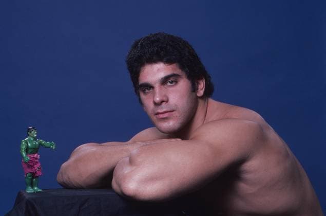 Archivbilder der Woche KW10 THE INCREDIBLE HULK, Lou Ferrigno, with a Hulk figurine, 1978-82 (1978 photo). ph: Gene Trindl TV Guide CBS courtesy Everett CollectionTSDINHU CB013 PUBLICATIONXNOTxINxCANxCHNxFRAxITAxJPNxNORxPOLxRUSxESPxUKxUSA Copyright: xx TSDINHU CB013 TSDINHU_CB013_H