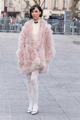 Celebrities at Valentino Fashion Show Nara Aziza Smith Photo Call for Le Défilé Valentino Collection Prêt à Porter Automne Hiver 2025 2026 lors de la Fashion Week de Paris PFW , le 9 mars 2025 Olivier Borde Bestimage Celebrities at Valentino Fashion Show Ready to Wear Collection Fall Winter 2025 2026 during Paris Fashion Week, on march 9th 2025 Olivier Borde Bestimage  Copyright: xOLIVIERxBORDEx xBESTIMAGExOLIVIERxBORDEx xBESTIMAGEx