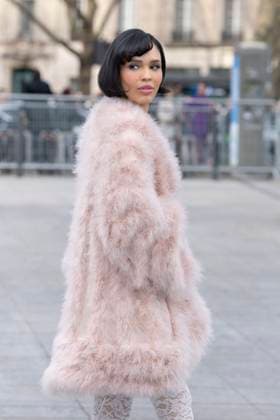 Celebrities at Valentino Fashion Show Nara Aziza Smith Photo Call for Le Défilé Valentino Collection Prêt à Porter Automne Hiver 2025 2026 lors de la Fashion Week de Paris PFW , le 9 mars 2025 Olivier Borde Bestimage Celebrities at Valentino Fashion Show Ready to Wear Collection Fall Winter 2025 2026 during Paris Fashion Week, on march 9th 2025 Olivier Borde Bestimage  Copyright: xOLIVIERxBORDEx xBESTIMAGExOLIVIERxBORDEx xBESTIMAGEx