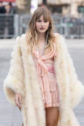 Celebrities at Valentino Fashion Show Victoria De Angelis Photo Call for Le Défilé Valentino Collection Prêt à Porter Automne Hiver 2025 2026 lors de la Fashion Week de Paris PFW , le 9 mars 2025 Olivier Borde Bestimage Celebrities at Valentino Fashion Show Ready to Wear Collection Fall Winter 2025 2026 during Paris Fashion Week, on march 9th 2025 Olivier Borde Bestimage  Copyright: xOLIVIERxBORDEx xBESTIMAGExOLIVIERxBORDEx xBESTIMAGEx