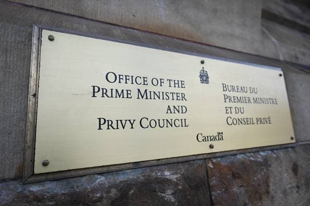 Kanada, Mark Carney wird neuer Premierminister, Archivbilder Canadian Prime Minister Stock Pictures OTTAWA, CANADA MARCH 9: The Office of the Prime Minister and Privy Council sign is displayed outside the Prime Minister™s office in downtown Ottawa, Ontario, Canada, on March 9, 2025. Ottawa Canada  Copyright: xArturxWidakx originalFilename: widak-canadian250309_npST0.jpg