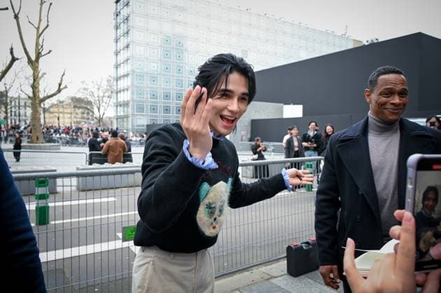Paris Fashion Week Arrivee people au defile Valentino Arrival of celebrities at Valentino Show Fashion Week, defile Valentino pret a porter femme, Automne Hiver 2025 2026 Jeff Satur 441552 2025 03 09 France  Copyright: xBarbaraxNeymanx xStarfacex STAR_441552_053