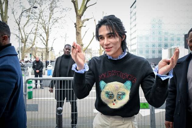 Paris Fashion Week Arrivee people au defile Valentino Arrival of celebrities at Valentino Show Fashion Week, defile Valentino pret a porter femme, Automne Hiver 2025 2026 Jeff Satur 441552 2025 03 09 France  Copyright: xBarbaraxNeymanx xStarfacex STAR_441552_055